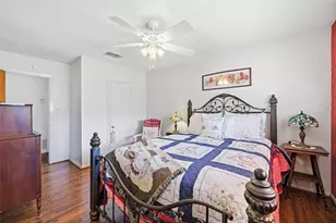 620 W College St, Grapevine, TX 76051 - Photo 22