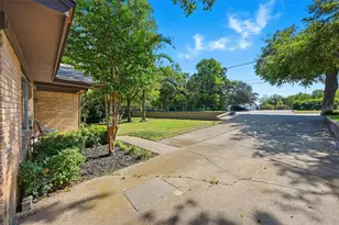 620 W College St, Grapevine, TX 76051 - Photo 32
