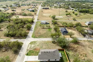 704 S Ivy St, Hillsboro, TX 76645 - Photo 32