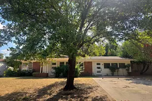 6200 Windermere Pl, Fort Worth, TX 76112 - Photo 2