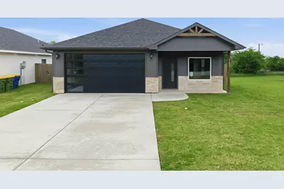 702 S Ivy Street, Hillsboro, TX 76645 - Photo 1