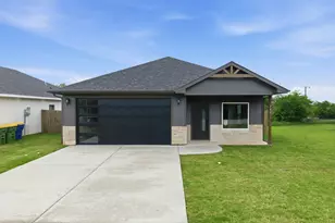 702 S Ivy St, Hillsboro, TX 76645 - Photo 1