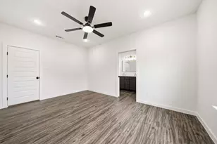 702 S Ivy St, Hillsboro, TX 76645 - Photo 10