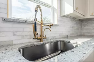 702 S Ivy St, Hillsboro, TX 76645 - Photo 12