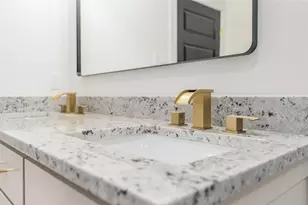 702 S Ivy St, Hillsboro, TX 76645 - Photo 28