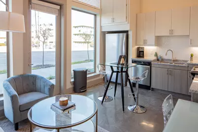 830 N Zang Boulevard #2202, Dallas, TX 75208 - Photo 2