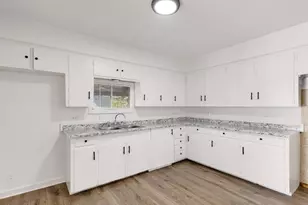 519 Sunnyside Ave, Cockrell Hill, TX 75211 - Photo 10