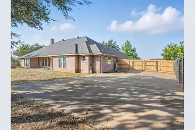 3905 Bonita Court, Granbury, TX 76049 - Photo 2