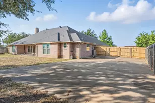 3905 Bonita Ct, Granbury, TX 76049 - Photo 2