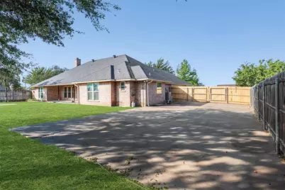 3905 Bonita Court, Granbury, TX 76049 - Photo 2