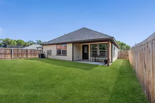 924 Colorado River Dr, Granbury, TX 76048 - Photo 8