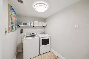 9227 Whitehurst Dr, Dallas, TX 75243 - Photo 24