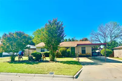 813 Mullins, Lewisville, TX 75057 - Photo 1