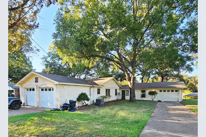 311 Casas Del Sur Street, Granbury, TX 76049 - Photo 2