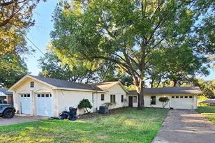 311 Casas Del Sur St, Granbury, TX 76049 - Photo 2