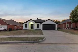 7018 Lake Jackson Dr, Arlington, TX 76002 - Photo 2