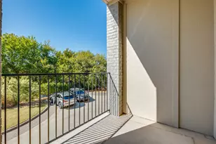 2452 Carmelita St, Dallas, TX 75212 - Photo 22