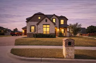 2523 Melissa Dianne Dr, Arlington, TX 76001 - Photo 1