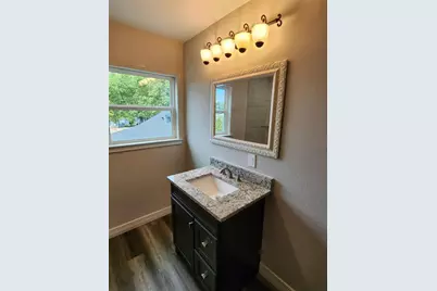 810 N Jester Avenue, Dallas, TX 75211 - Photo 2