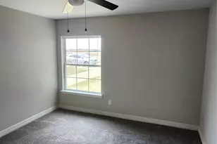 810 N Jester Ave, Dallas, TX 75211 - Photo 14