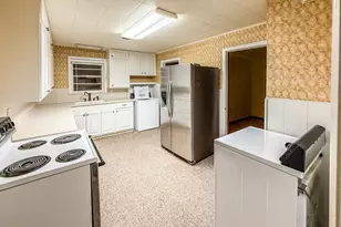 1305 Hillcrest Blvd, Gainesville, TX 76240 - Photo 8