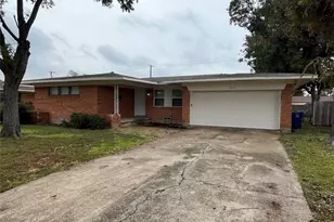 2214 Mockingbird Ln, Garland, TX 75042 - Photo 2