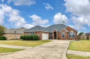 105 Waterview Pkwy, Red Oak, TX 75154 - Photo 2
