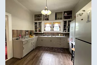 123 E 12th Street, Mt Pleasant, TX 75455 - Photo 8