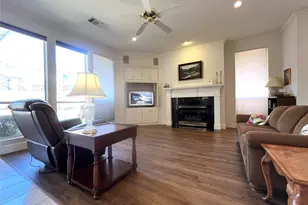 721 Village Green Dr, DeSoto, TX 75115 - Photo 6