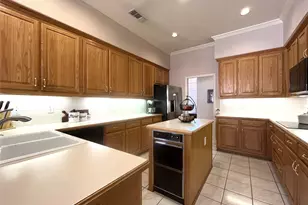 721 Village Green Dr, DeSoto, TX 75115 - Photo 12