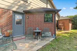 716 Glenview Dr, Mansfield, TX 76063 - Photo 2
