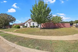2721 Cedar Elm Ln, Garland, TX 75043 - Photo 2