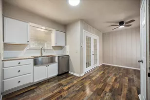 3837B Earl St, Fort Worth, TX 76111 - Photo 32