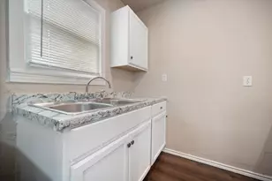 3837B Earl St, Fort Worth, TX 76111 - Photo 22