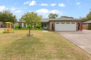 1307 Bradley Ct, Cleburne, TX 76033 - Photo 2