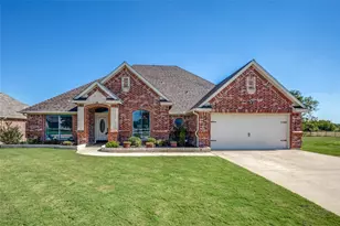 820 N Tejas Dr, Sanger, TX 76266 - Photo 2