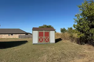 312 Candlewood Cir, Gainesville, TX 76240 - Photo 22