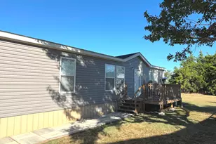 312 Candlewood Cir, Gainesville, TX 76240 - Photo 2