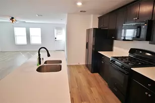 1013 Lady Bird St, Ennis, TX 75119 - Photo 10