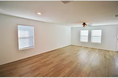 1013 Lady Bird Street, Ennis, TX 75119 - Photo 2