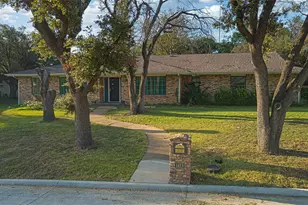 1413 British Blvd, Grand Prairie, TX 75050 - Photo 2