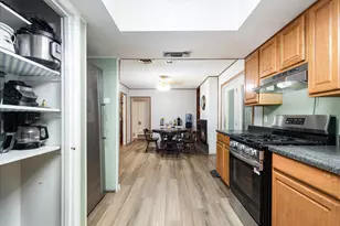 808 Ravenwood Dr, Arlington, TX 76013 - Photo 8