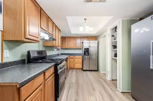 808 Ravenwood Dr, Arlington, TX 76013 - Photo 6