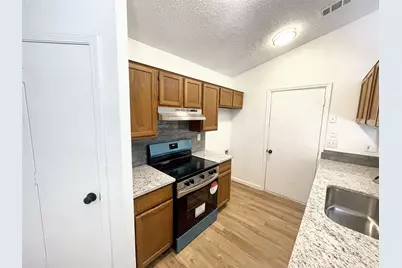 5518 Creek Valley Drive, Arlington, TX 76018 - Photo 12