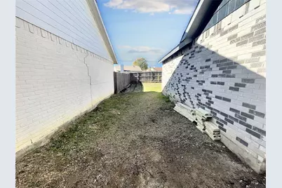 5518 Creek Valley Drive, Arlington, TX 76018 - Photo 36