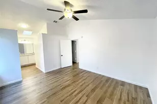 5518 Creek Valley Dr, Arlington, TX 76018 - Photo 20