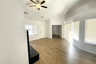 5518 Creek Valley Dr, Arlington, TX 76018 - Photo 8