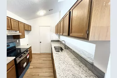 5518 Creek Valley Drive, Arlington, TX 76018 - Photo 10