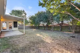 906 Lemontree Ct, Arlington, TX 76017 - Photo 32