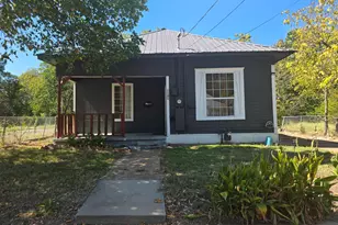 1106 6th St SE, Paris, TX 75460 - Photo 1